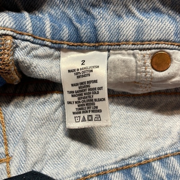 Aeropostale women’s mom jean, distressed look, light wash. Size 2. - Picture 4 of 11